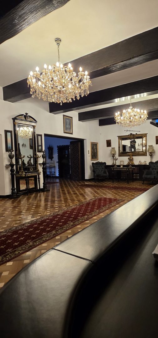 Art. History. Experience. – Descoperă rafinamentul Camerei de Black Jack în București interbelic